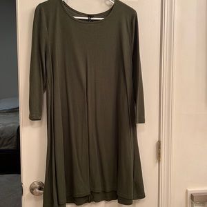 Green 3/4 sleeve dress